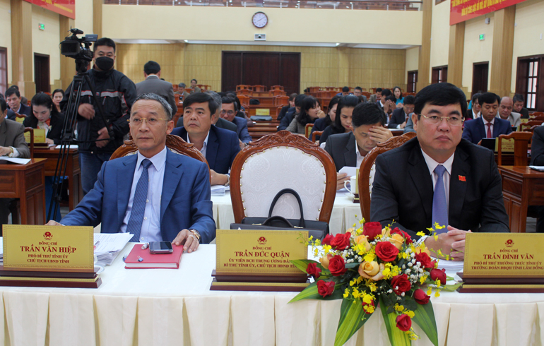 Lãnh đạo tỉnh tham dự kỳ họp