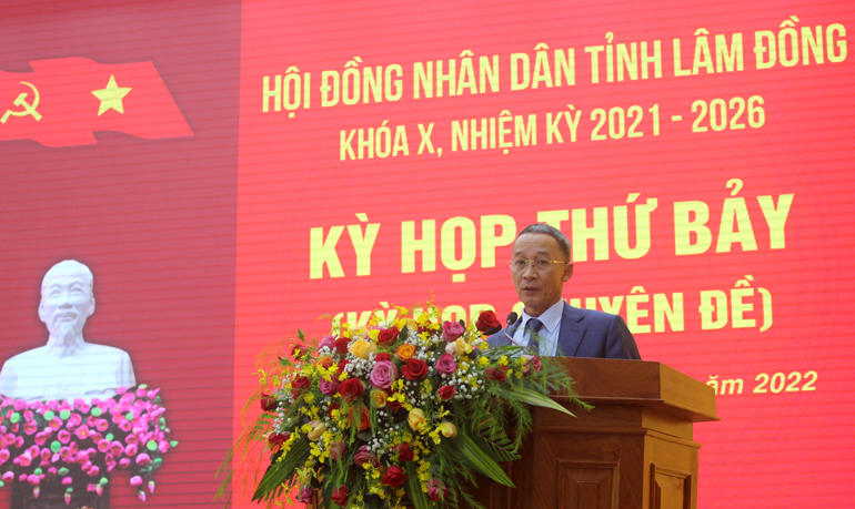 Chủ tịch UBND tỉnh Trần Văn Hiệp phát biểu liên quan đến công tác điều hành 9 tháng đầu năm 2022 của tỉnh