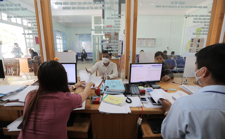Chấn chỉnh hoạt động công vụ, giải quyết thủ tục hành chính