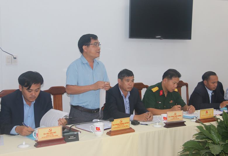 Các đại biểu tham luận tại buổi tọa đàm