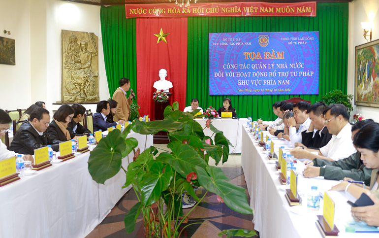 Các đại biểu tham dự tọa đàm