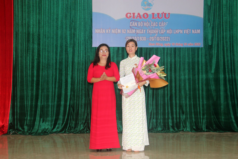 Hội LHPN Đam Rông tổ chức giao lưu cán bộ hội các cấp