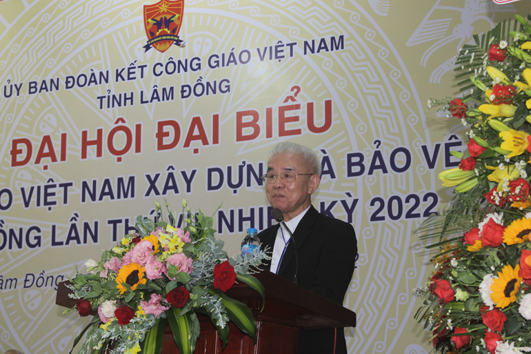 Linh mục Trần Xuân Mạnh – Chủ tịch Trung ương Ủy ban Đoàn kết Công giáo Việt Nam phát biểu chỉ đạo Đại hội