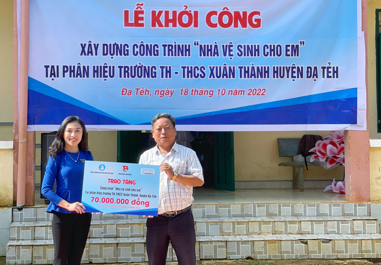 Khởi công xây dựng ''Nhà vệ sinh cho em''