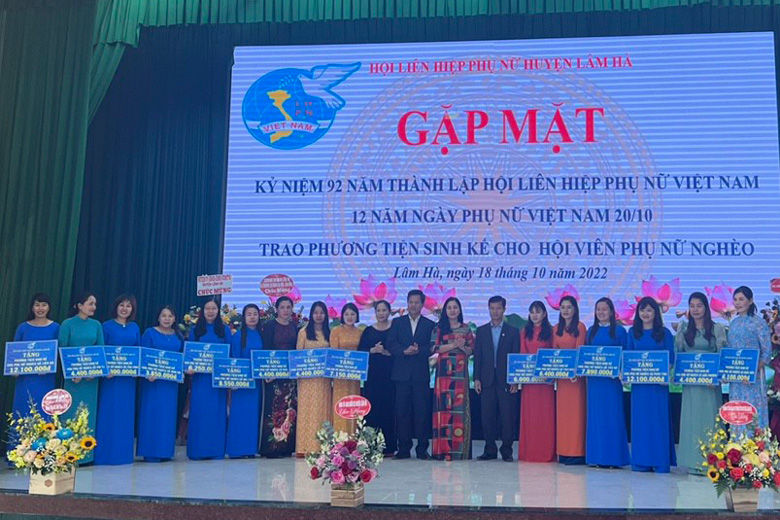 Lâm Hà: Trao 35 phương tiện sinh kế cho hội viên phụ nữ nghèo