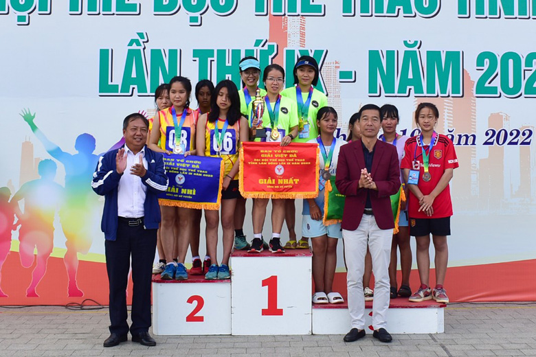 3 đội dẫn đầu nội dung đồng đội nữ 5 km 