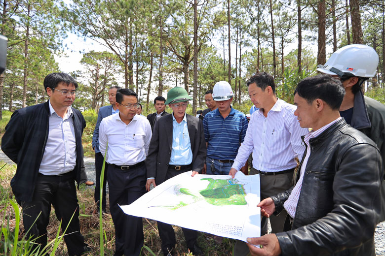 Chủ tịch UBND tỉnh Lâm Đồng Trần Văn Hiệp kiểm tra các dự án đầu tư xây dựng tại Đà Lạt