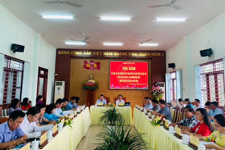 Đạ Tẻh: Tọa đàm về công tác tạo nguồn kết nạp đảng viên