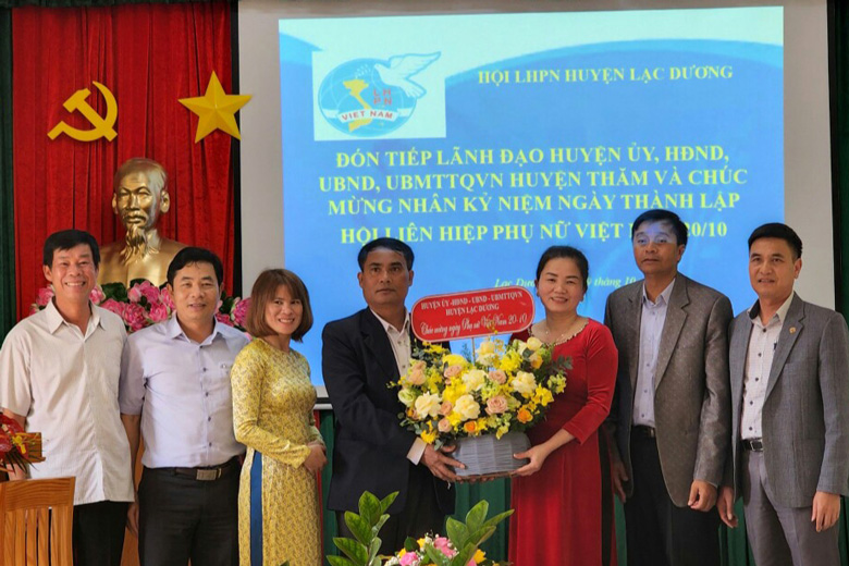 Lạc Dương: Thăm, chúc mừng Ngày Phụ nữ Việt Nam 20/10