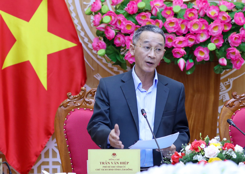 Chủ tịch UBND tỉnh làm việc với BQL dự án Giao thông về tiến độ các dự án giao thông trọng điểm