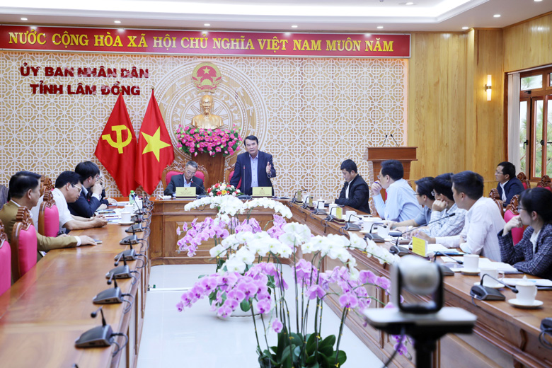 Quang cảnh buổi làm việc
