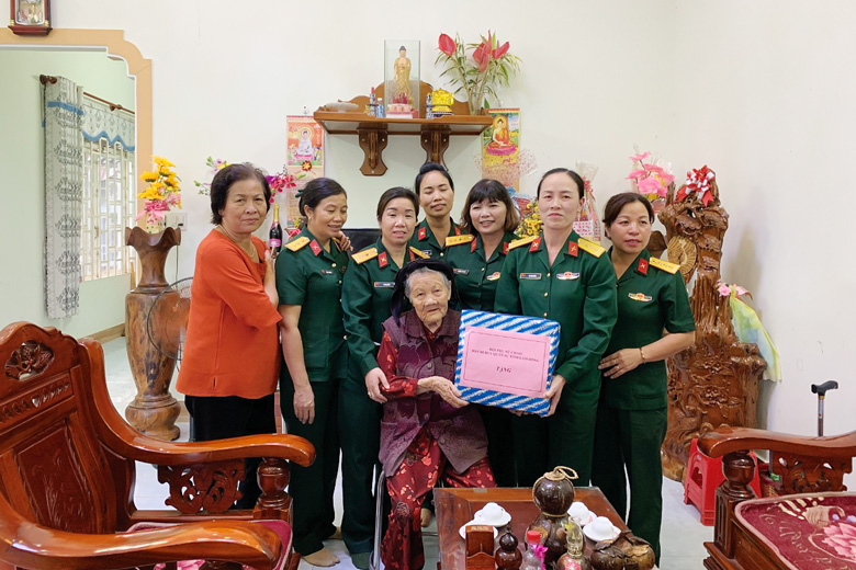 Những nữ quân nhân ''Ba giỏi''