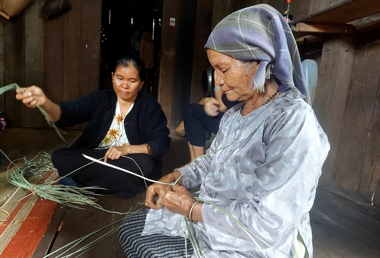 Di Linh triển khai dự án về chăm lo cho phụ nữ và trẻ em