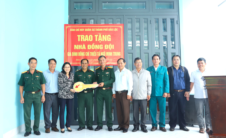 Bảo Lộc: Trao tặng nhà nghĩa tình đồng đội