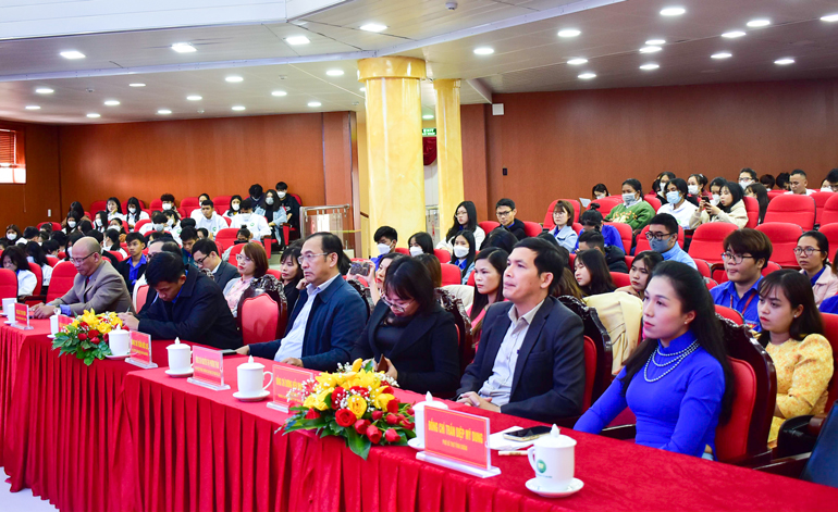 Tuyên dương hơn 70 sinh viên 5 tốt, học sinh 3 tốt và nhà giáo tiêu biểu