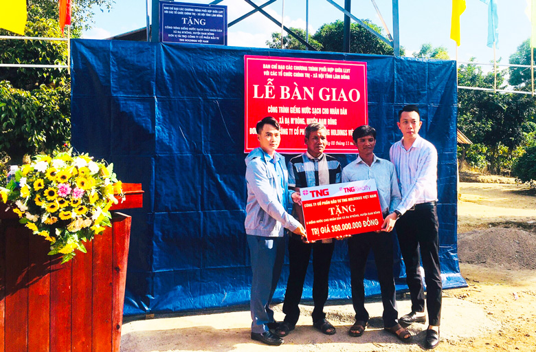 Bàn giao 5 công trình giếng khoan nước sạch tại huyện Đam Rông