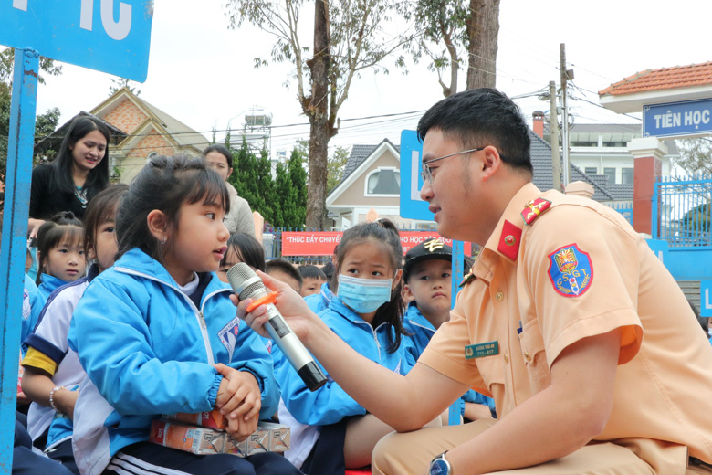 Tuyên truyền, giáo dục Luật Giao thông đường bộ cho học sinh