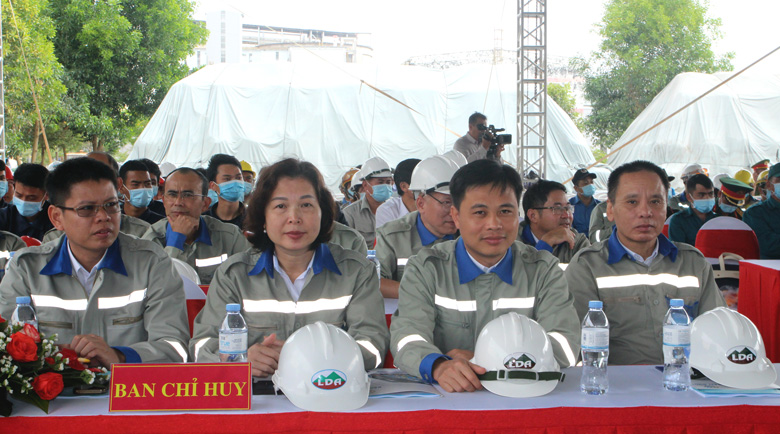 Đại diện Ban Giám đốc Công ty TNHH MTV Nhôm Lâm Đồng – TKV tham gia buổi diễn tập