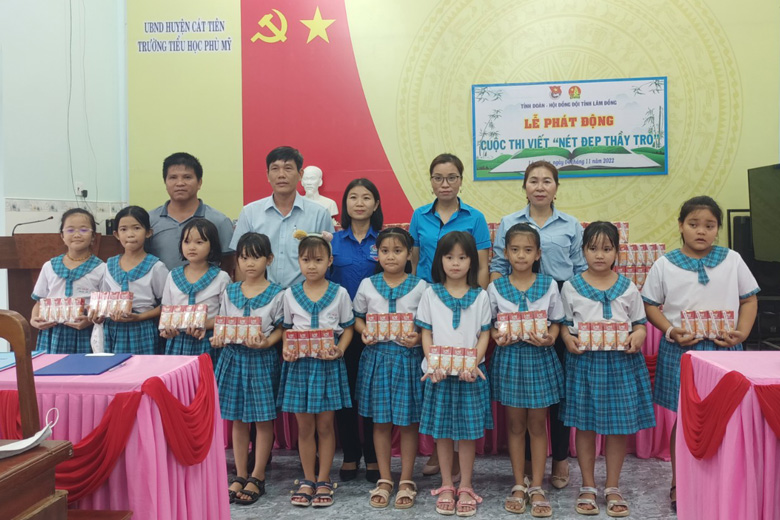 Cát Tiên: Cuộc thi viết Nét đẹp thầy trò