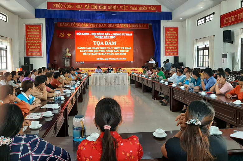 Cát Tiên: Tọa đàm Nâng cao nhận thức và ý thức về pháp luật cho hội viên nông dân, phụ nữ