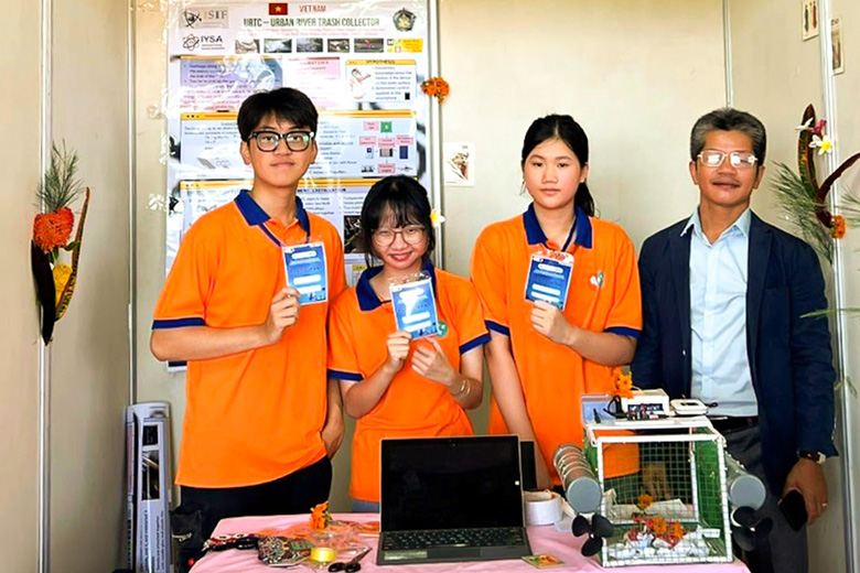Học sinh Trường Chuyên Bảo Lộc đạt Huy chương Vàng và Giải Đặc biệt tại Cuộc thi Khoa học và Sáng chế quốc tế