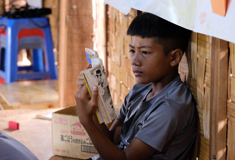 Những cuốn sách, cuốn truyện tranh luôn hấp dẫn các em học sinh