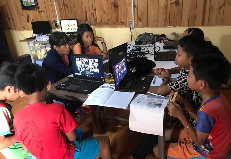 Các em được học các lớp học online, offline với nhiều nội dung hấp dẫn, bổ ích