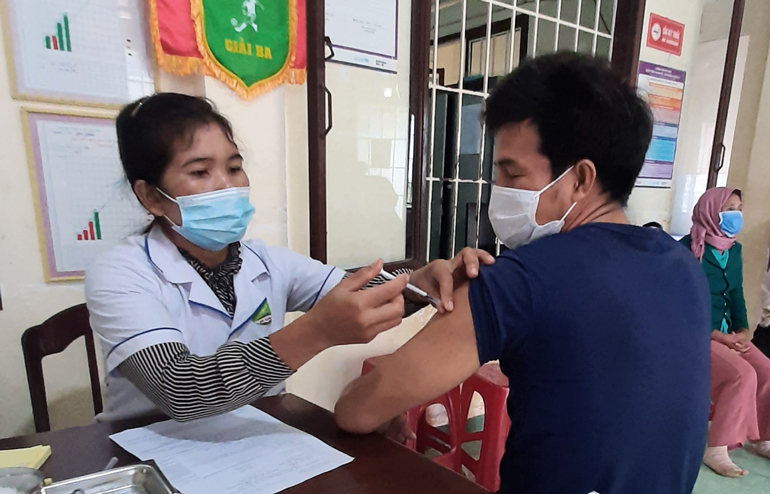 Di Linh: Tiêm 2.430 liều vắc xin phòng Covid-19 đợt 53