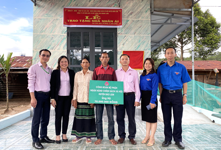 Bảo Lâm: Trao tặng nhà nhân ái cho hộ khó khăn đồng bào dân tộc thiểu số