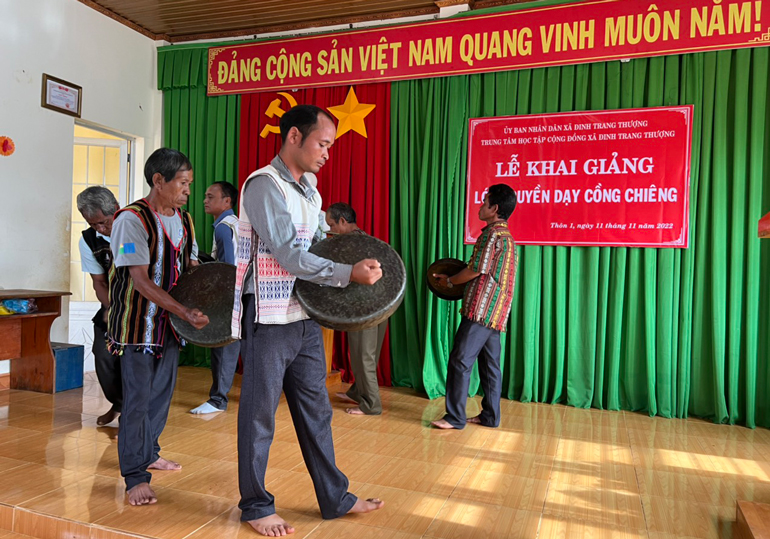 Khai giảng lớp cồng chiêng cho thanh niên người đồng bào dân tộc thiểu số