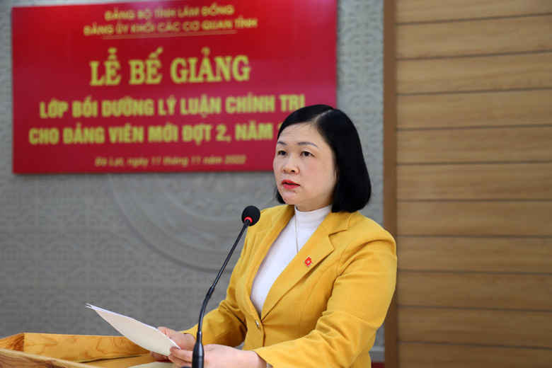 Bế mạc lớp bồi dưỡng lý luận chính trị cho đảng viên mới