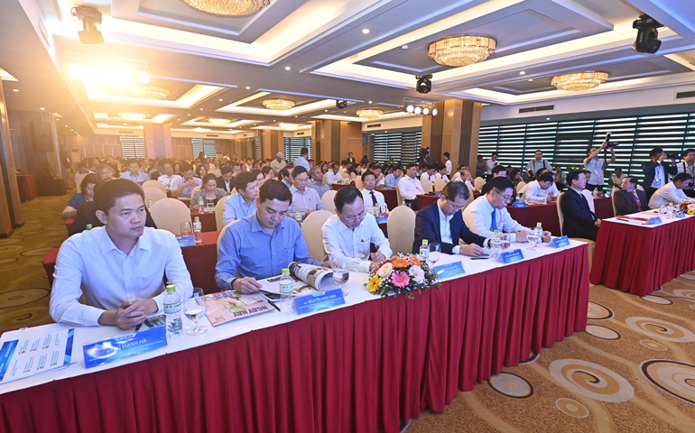 Các đại biểu tham dự hội nghị
