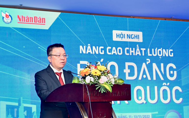 Tổng Biên tập báo Nhân dân Lê Quốc Minh báo cáo kết quả 6 phiên thảo luận