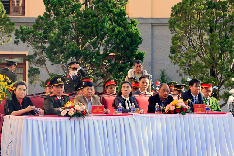 Đại diện lãnh đạo UBND, Ủy Ban MTTQ Việt Nam tỉnh; cùng lãnh đạo các sở, ban, ngành tham dự lễ ra quân