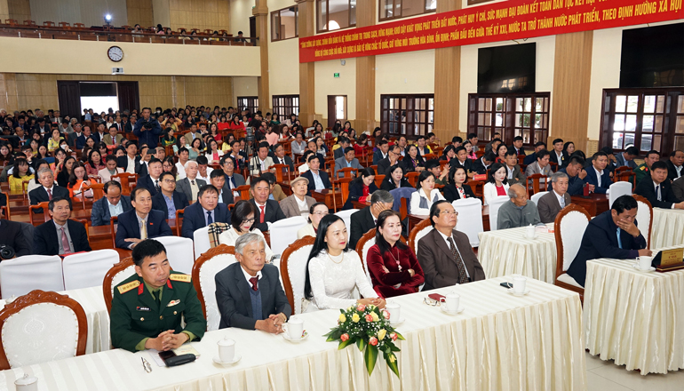 Các đại biểu tham dự buổi lễ