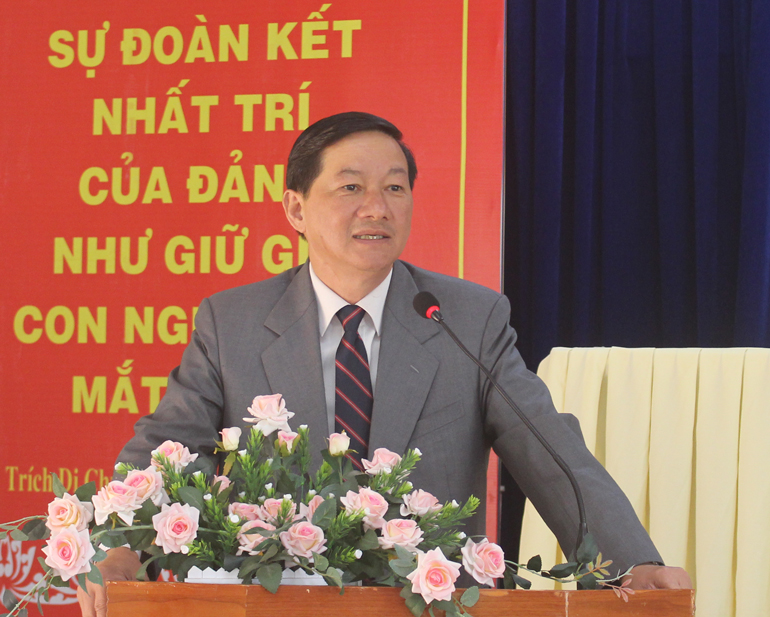 Đồng chí Trần Đức Quận – UVTW Đảng, Bí thư Tỉnh ủy, Chủ tịch HĐND tỉnh tiếp thu ghi nhận ý kiến cử tri và thông tin thêm về một số lĩnh vực liên quan đến quy hoạch