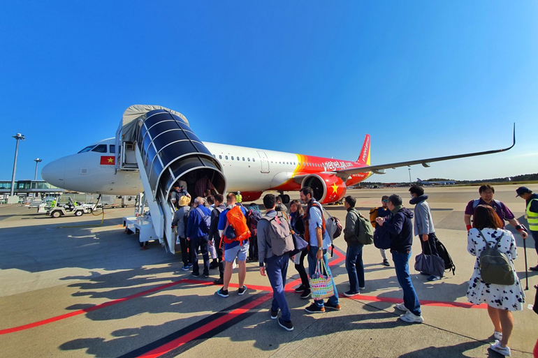 Tưng bừng chào đón khách hàng thứ 150 triệu, Vietjet tặng voucher trị giá tới 500.000 đồng cho khách hàng