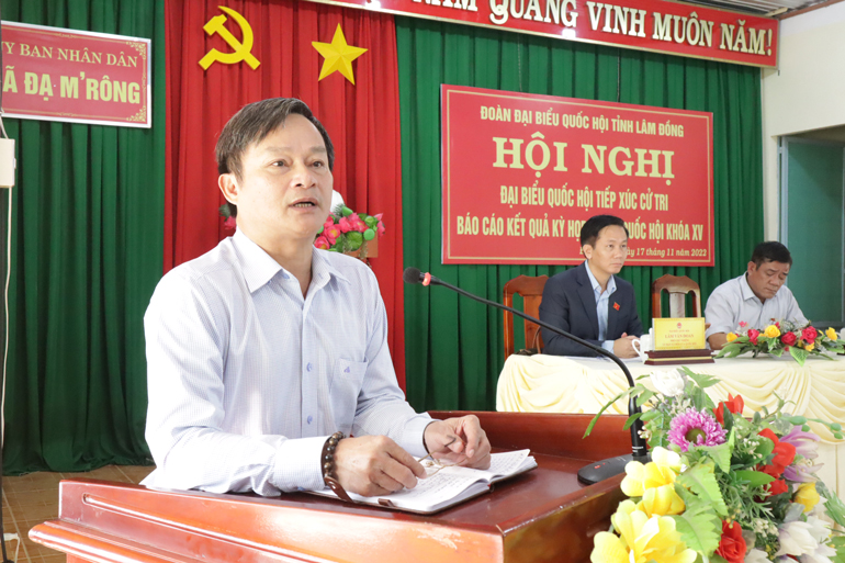 Ông Trương Hữu Đồng - Chủ tịch UBND huyện Đam Rông giải trình một số vấn đề cử tri quan tâm