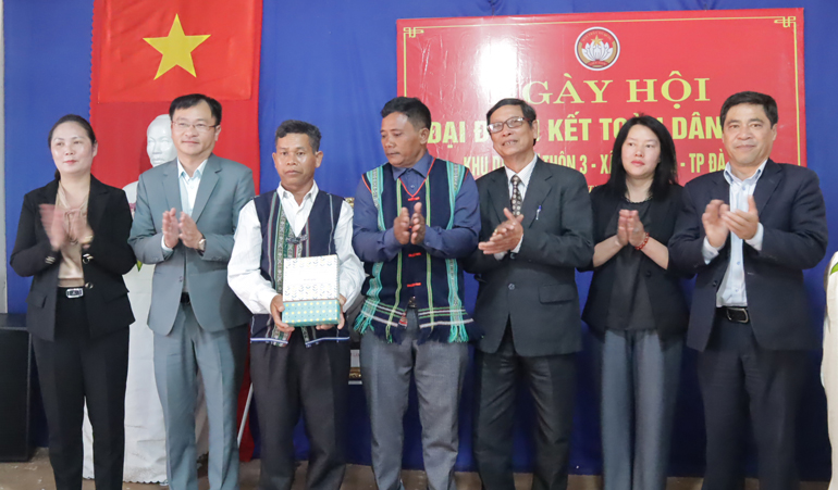 Đoàn kết xây dựng thôn vững mạnh