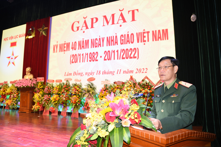 Thiếu tướng Đỗ Minh Xương - Giám đốc Học viện Lục quân ôn lại ý nghĩa ngày Nhà giáo Việt Nam 20/11 và vai trò của đội ngũ nhà giáo trong sự nghiệp giáo dục - đào tạo, xây dựng và bảo vệ Tổ quốc
