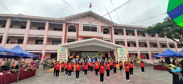 Trường THPT Bùi Thị Xuân long trọng tổ chức Kỉ niệm 70 năm thành lập và 40 năm Ngày Nhà giáo Việt Nam