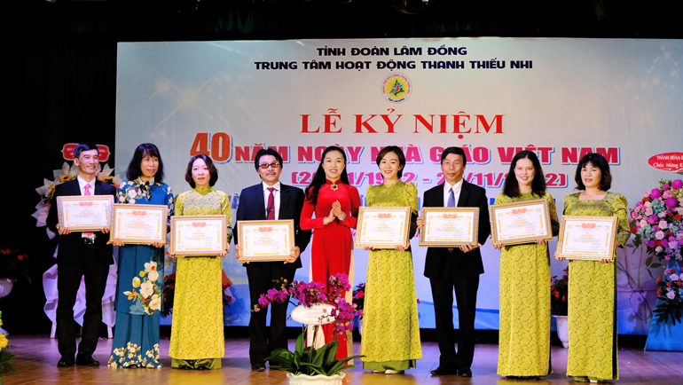 Ban Chấp hành Tỉnh Đoàn Lâm Đồng tặng Bằng khen cho các cá nhân có thành tích xuất sắc trong công tác giảng dạy và tham gia hoạt động phong trào năm 2022