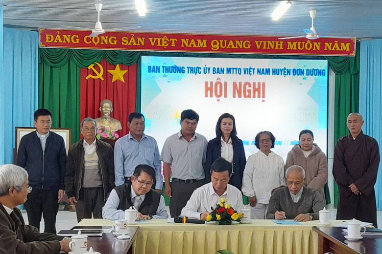 Đơn Dương: Gặp mặt chức sắc các tôn giáo