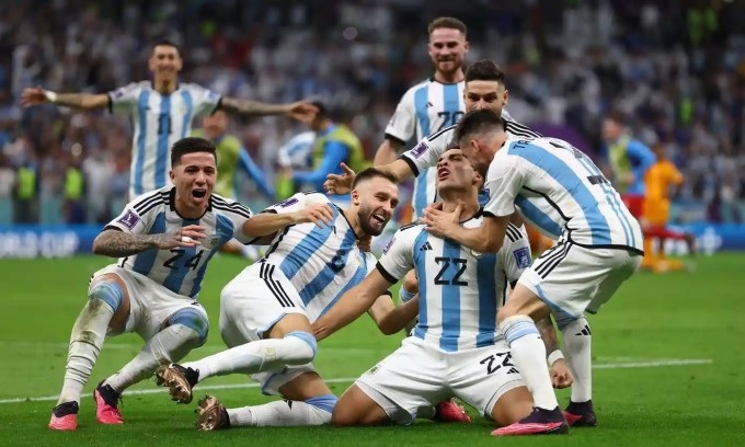 Argentina vượt qua Hà Lan trong loạt sút luân lưu 11 m để vào bán kết. ảnh Internet