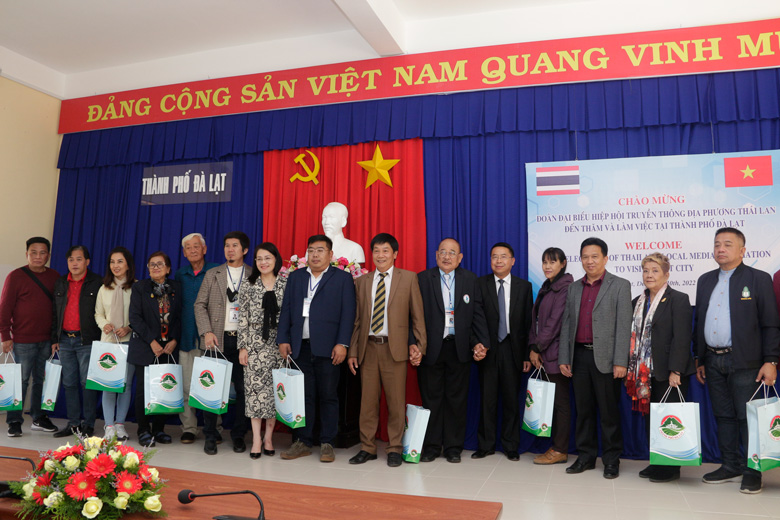 Đ/c Tôn Thiện San - Phó Bí thư Thành ủy, Chủ tịch TP Đà Lạt tiếp đoàn