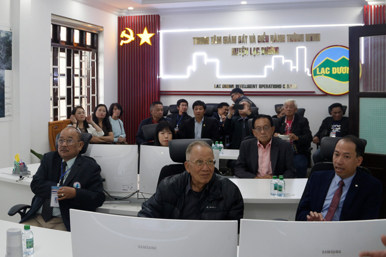 Tham quan Trung tâm Giám sát & điều hành thông minh huyện Lạc Dương