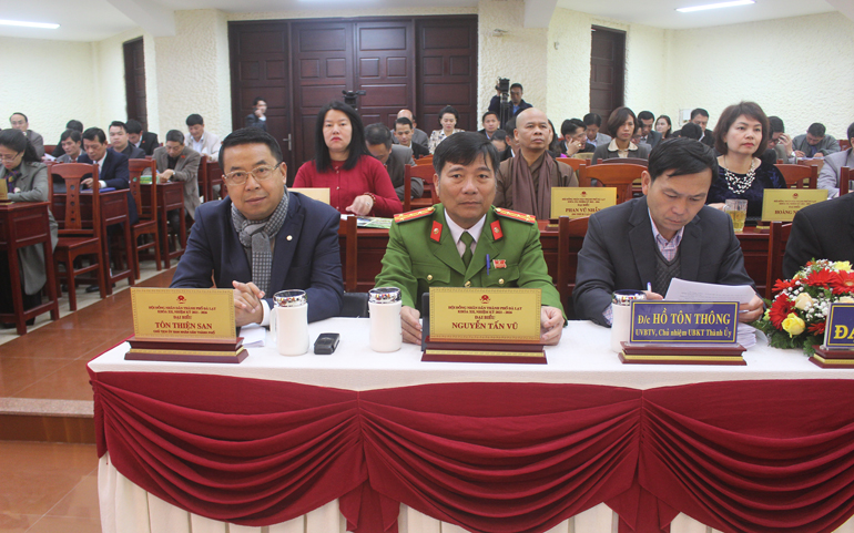 Các đại biểu tham dự kỳ họp