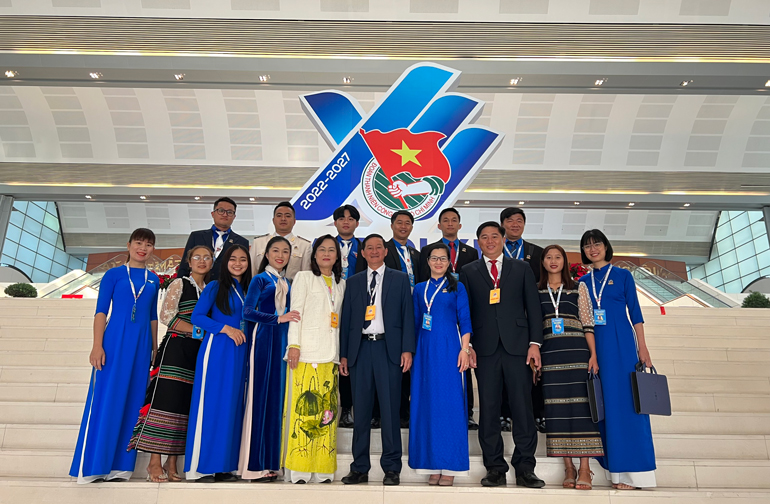 Đồng chí Trần Đức Quận - Ủy viên Ban Chấp hành Trung ương Đảng, Bí thư Tỉnh ủy, Chủ tịch HĐND tỉnh Lâm Đồng cùng đoàn đại biểu tỉnh Lâm Đồng dự Đại hội