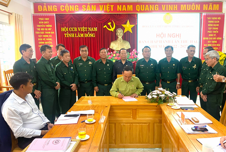 Các đơn vị ký kết giao ước thi đua năm 2023