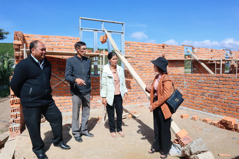 Chăm lo nhà ở cho người nghèo